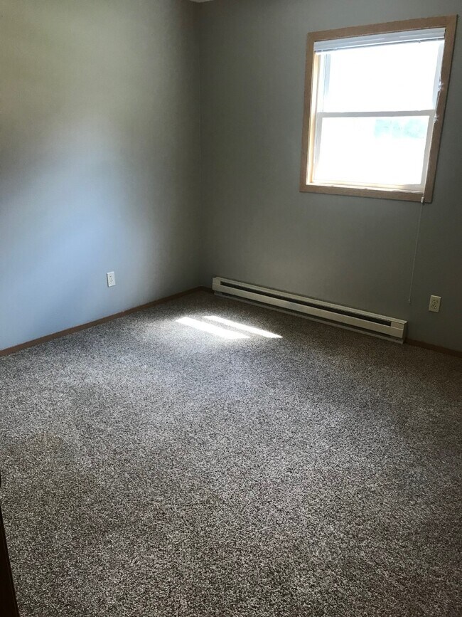 Building Photo - 212 E 4th St