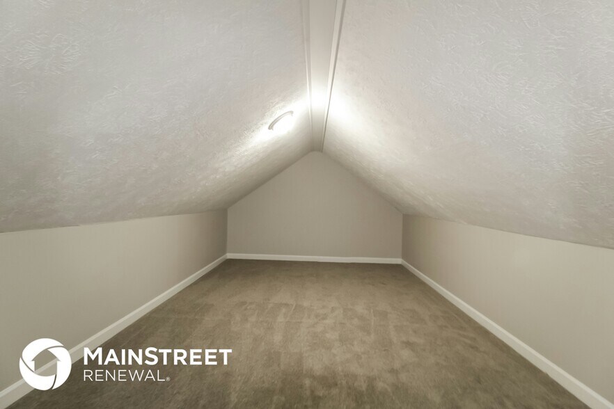 Building Photo - 6348 Phillips Pl