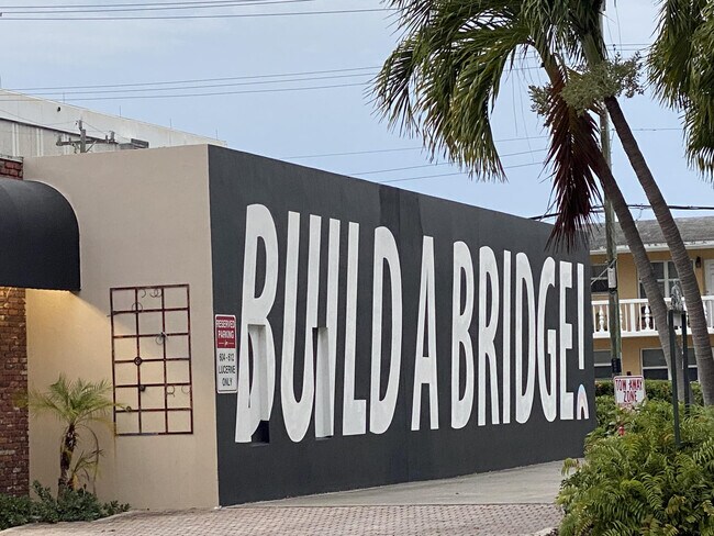 Building Photo - 511 Lucerne Ave