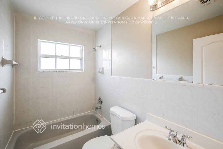 Building Photo - 621 SW 176th Ave