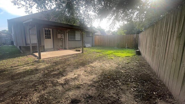 Building Photo - 9238 Golden Sunshine Dr