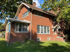 Building Photo - 622 W Healey St
