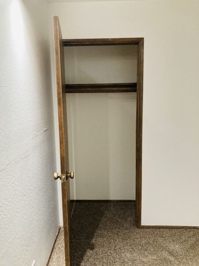 Building Photo - Enchanting Four Bedroom Two and Half Bath Condo in North Meadow Bay.