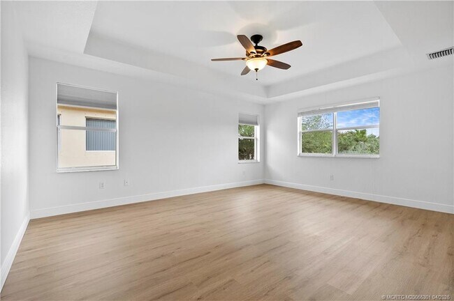 Building Photo - 2736 SW Butterfly Ln