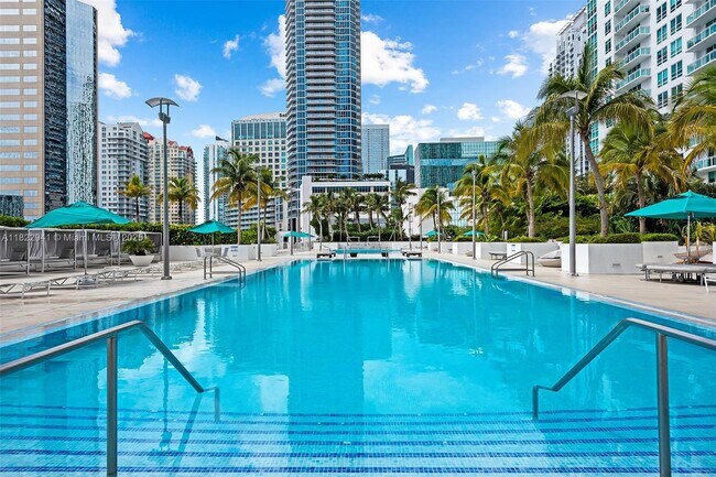 Building Photo - 950 Brickell Bay Dr