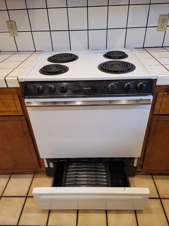 Building Photo - 930 N Indiana St