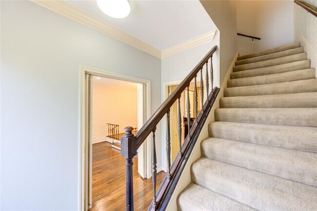 Building Photo - 7530 Del Monte Dr