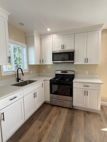 Building Photo - 10105 1/2 Laurel Canyon Blvd