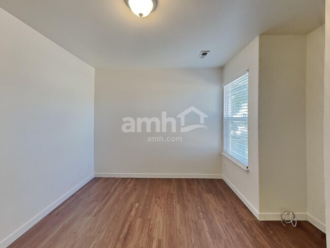 Building Photo - 1405 W Chance Ct