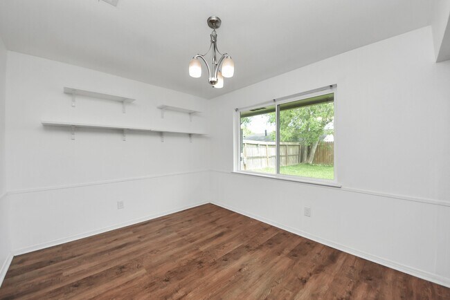 Building Photo - 10327 Sageburrow Dr