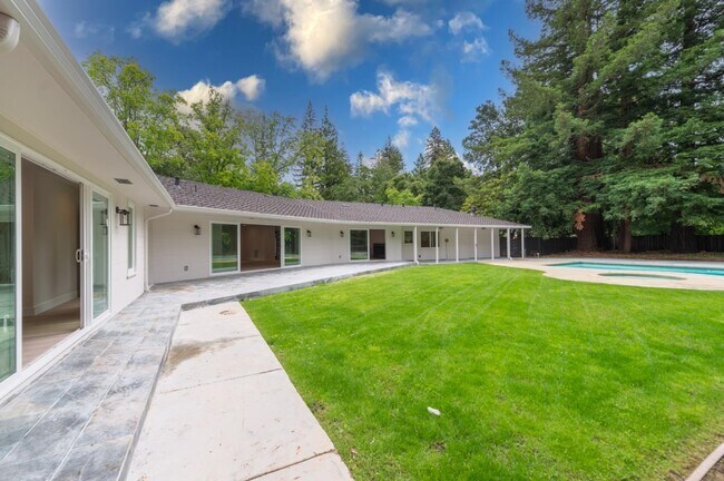 Building Photo - 9 Odell Pl