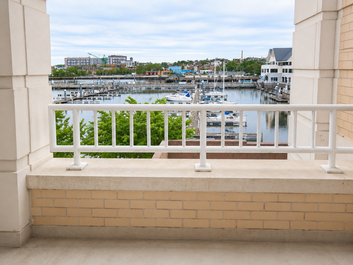 Building Photo - 100 Harborview Dr