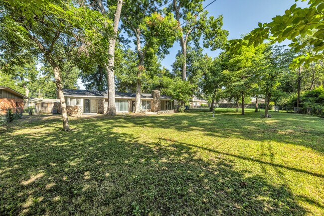 Building Photo - 5611 S Trenton Ave
