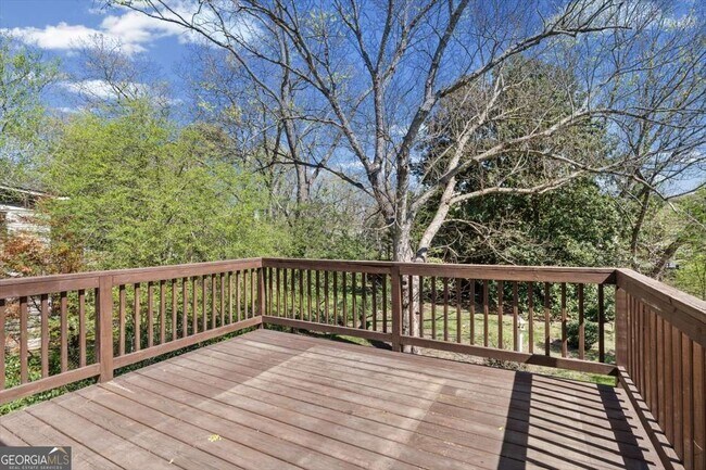 Building Photo - 2815 Carolyn Dr