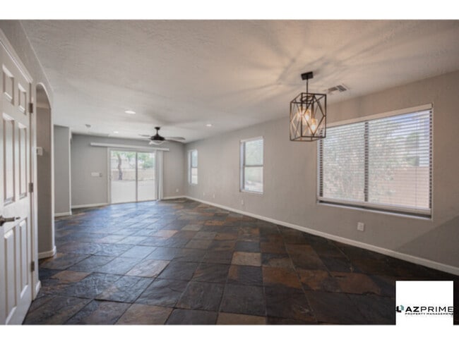Building Photo - Stylish 3/2 Phoenix Home with RV Gate &amp...