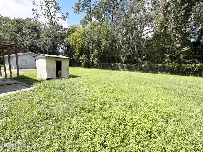 Building Photo - 2052 Navaho Ave