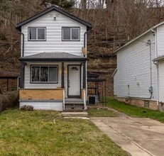 Building Photo - South Fayette Beauty! 4 bedrooms/2 baths