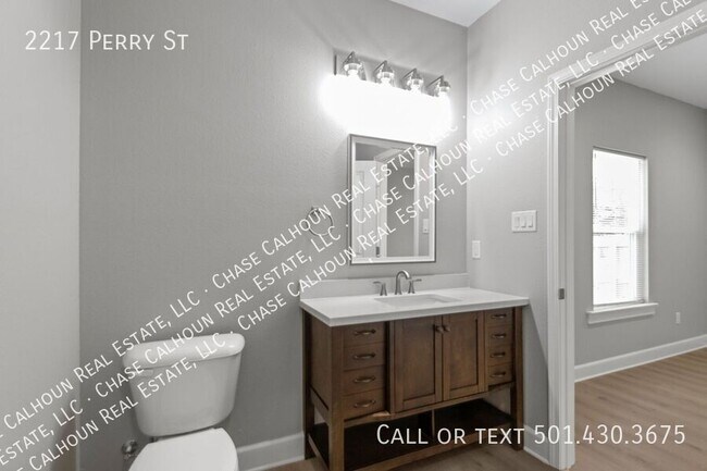 Building Photo - 2217 Perry St