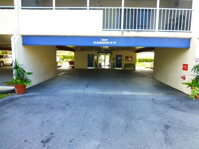 Building Photo - 5557 Sea Forest Dr