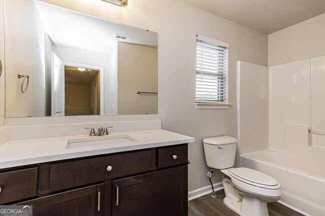 Building Photo - 175 Leland Ln