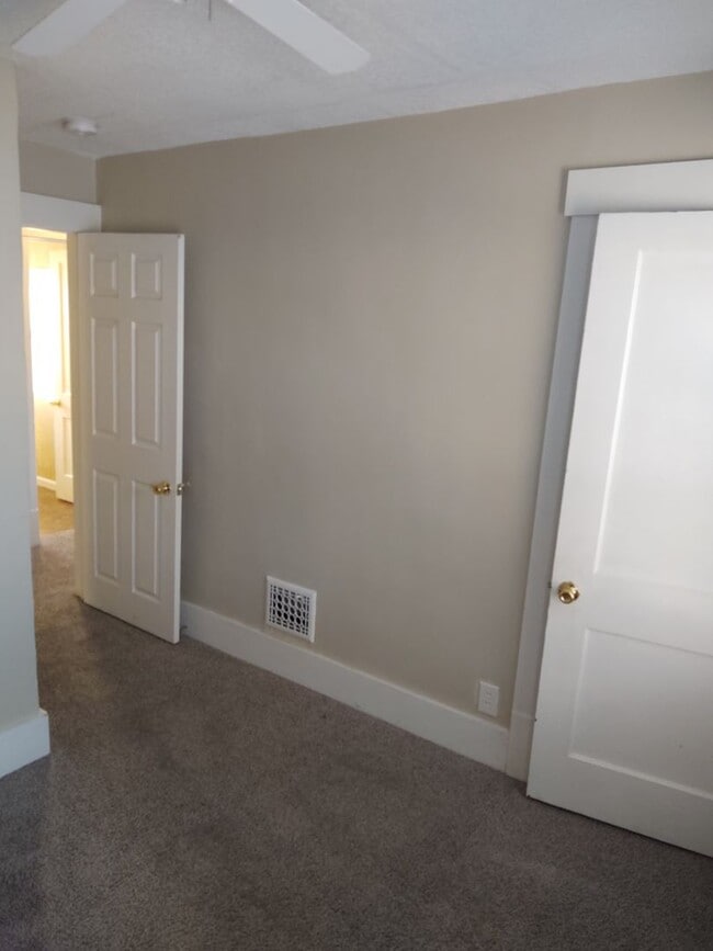 Building Photo - House 3 bedroom 1 bathroom
