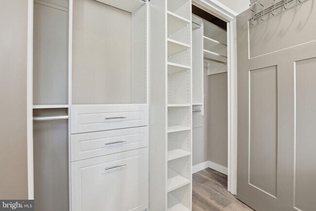 Building Photo - 4390 Lorcom Ln