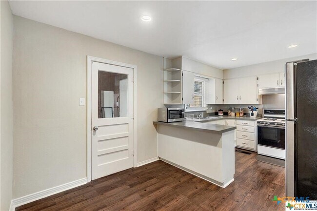 Building Photo - 1902 S 9th St