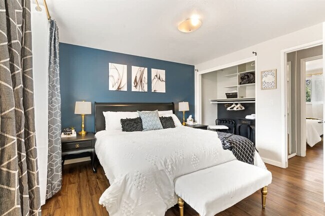 Building Photo - 3413 W Sunset Ave