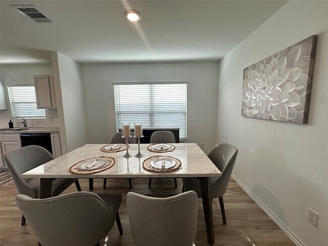 Building Photo - 11079 N Lake Mist Ln