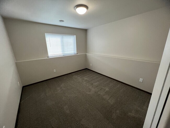 Building Photo - 3220 31st St S