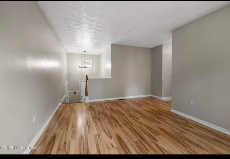 Building Photo - 1109 Crestview Way