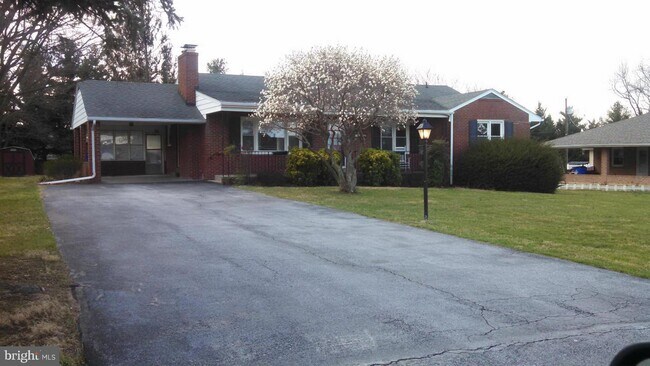 Building Photo - 8105 Canterbury Dr