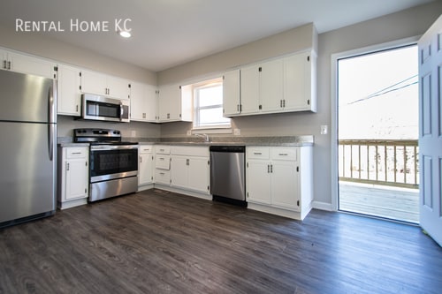 Building Photo - Roomy 3-bed/2-bath Duplex w/Fin Bsmt, fenc...