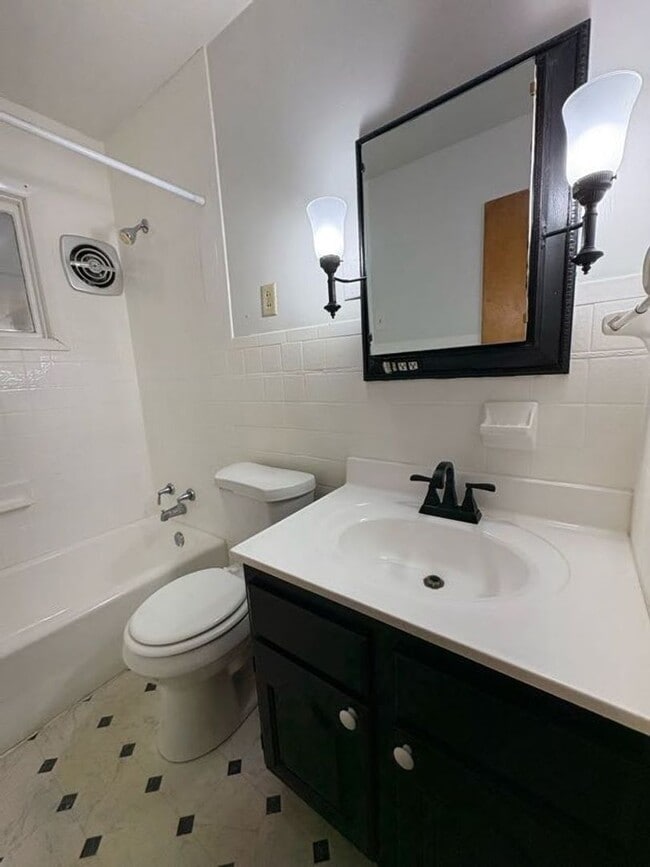 Building Photo - Three bedroom one bathroom home for rent in Perry