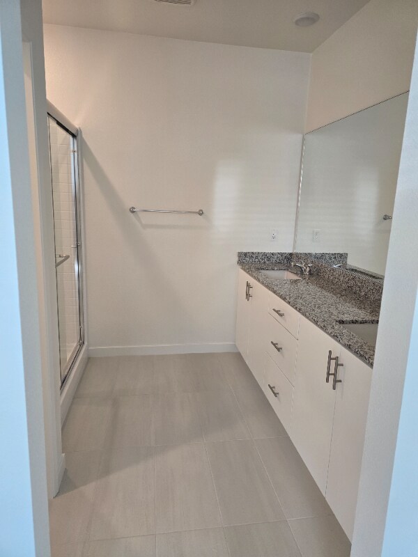 Building Photo - 5350 Seacliff Pl