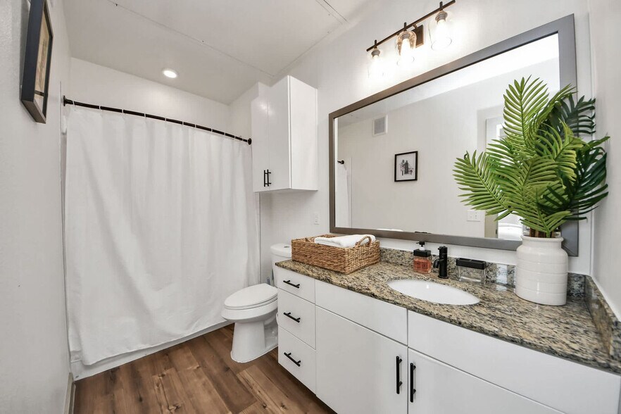 Building Photo - 1111 Shepherd Dr