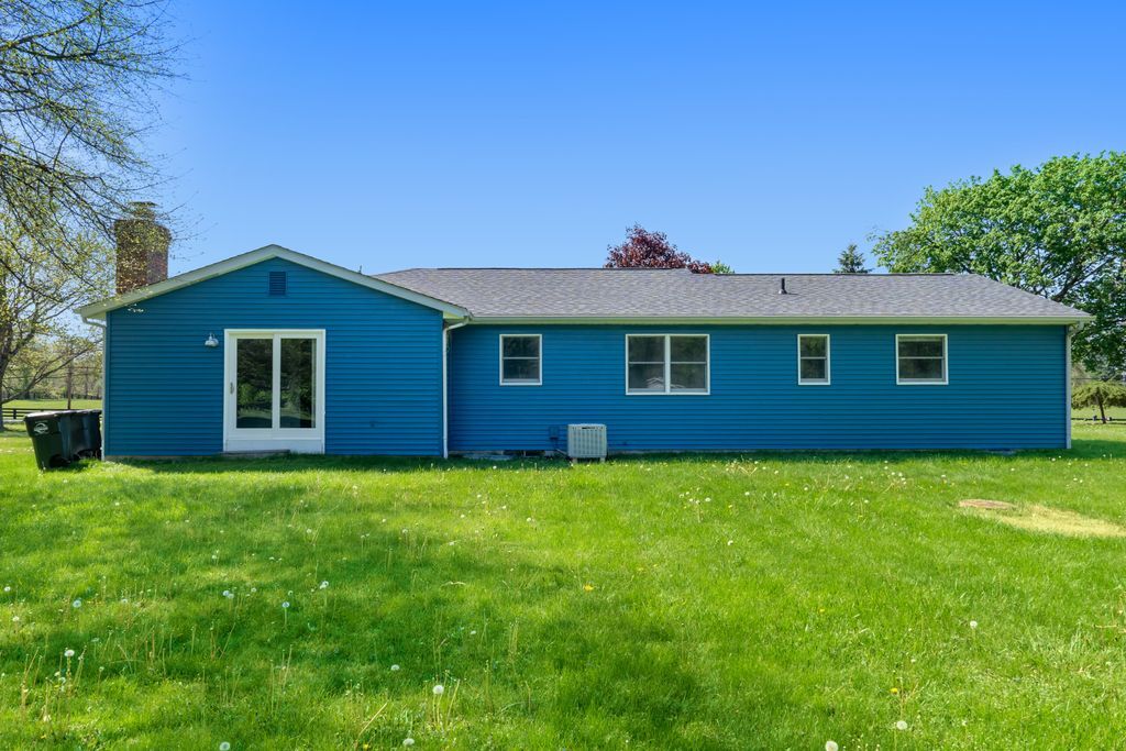 Building Photo - 270 W Orange Rd
