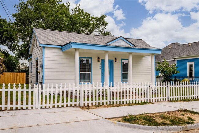 Building Photo - 409 Quitman St
