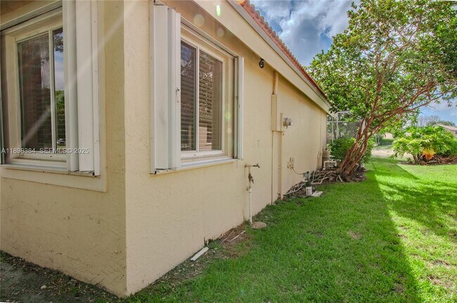 Building Photo - 7440 NW 65th Ln