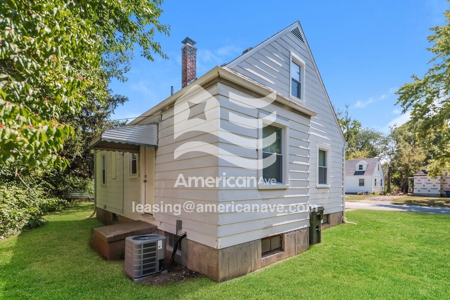 Building Photo - 4723 Genesee Ave