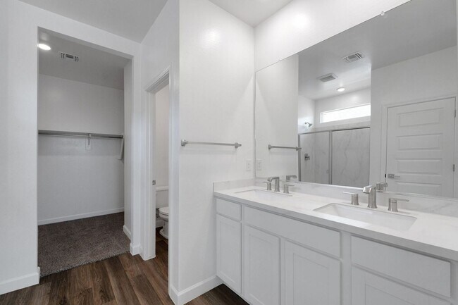 Building Photo - Charming 4BR House in Surprise