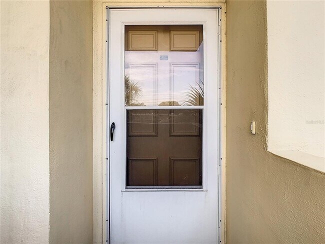 Building Photo - 4575 Cove Cir