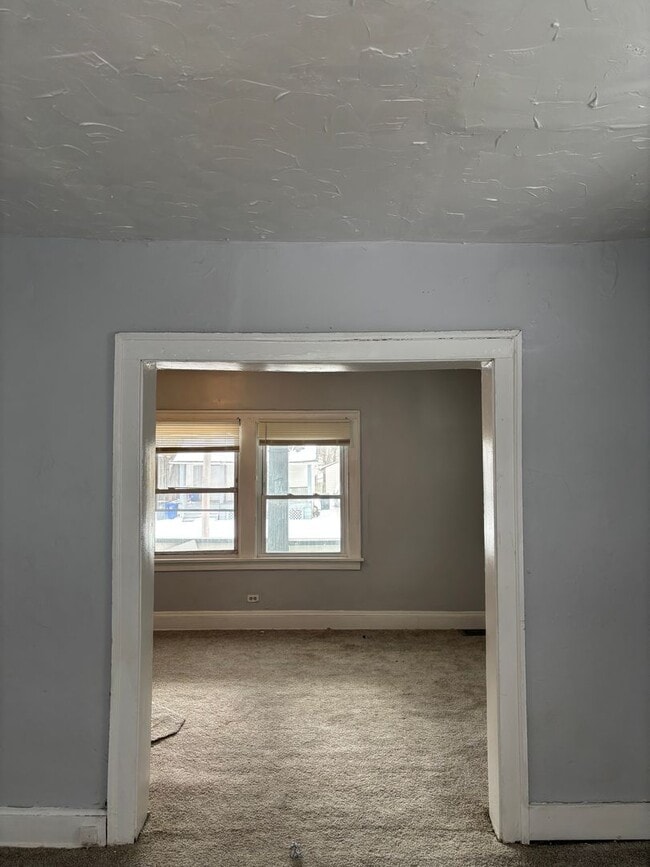 Building Photo - 2bd Single Cash Pay/Section 8