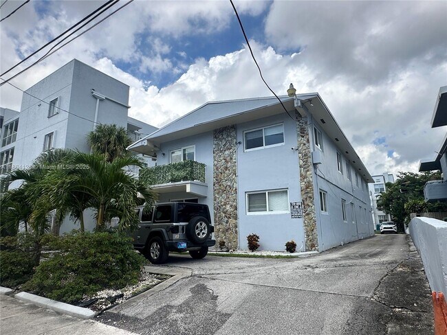 Building Photo - 627 SW 3rd St