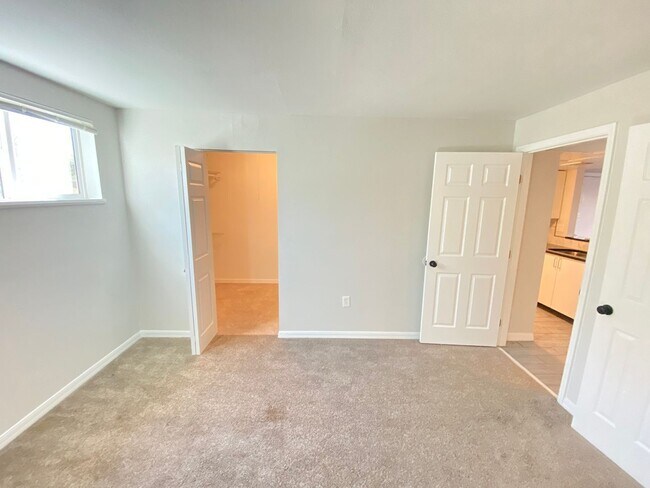 Building Photo - 608 Orange Dr