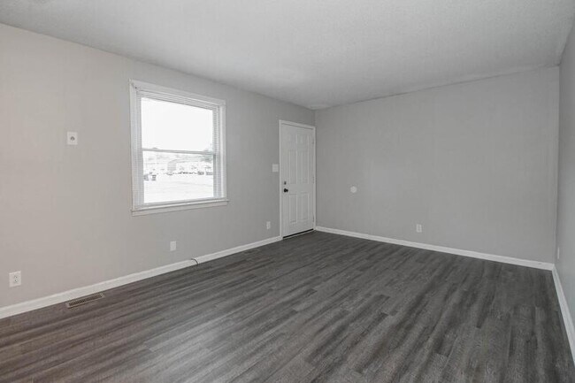 Building Photo - 805 Golf View Pl
