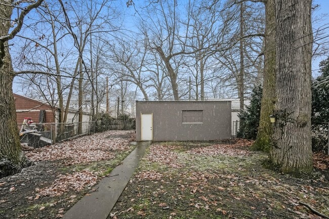 Building Photo - 1346 N Johnson St