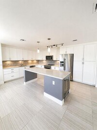 Building Photo - 215 N New River Dr E