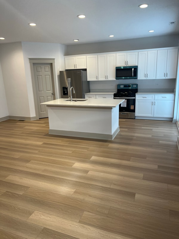 Building Photo - 430 Stewart Ct