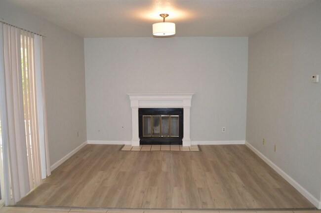 Building Photo - 217 Mitchum Dr